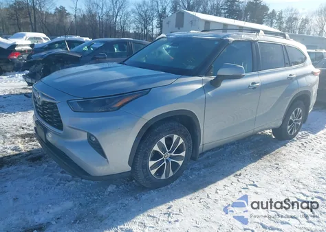2022 Toyota Highlander Xle z USA, uszkodzony, nr VIN 5TDGZRBH8NS236556